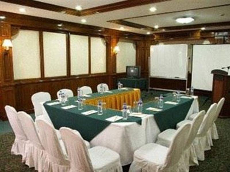 Days Hotel By Wyndham Batangas Екстериор снимка