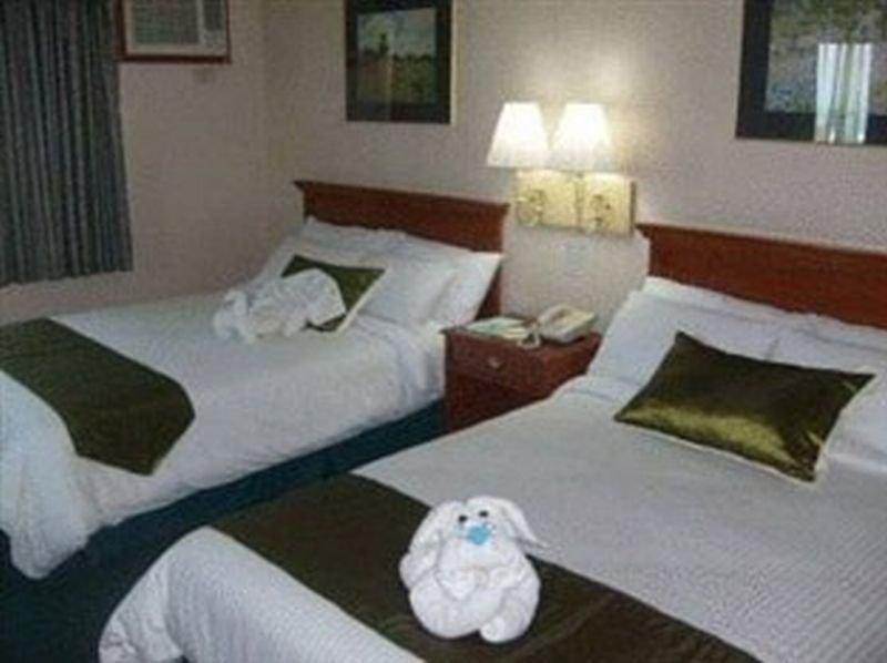 Days Hotel By Wyndham Batangas Екстериор снимка