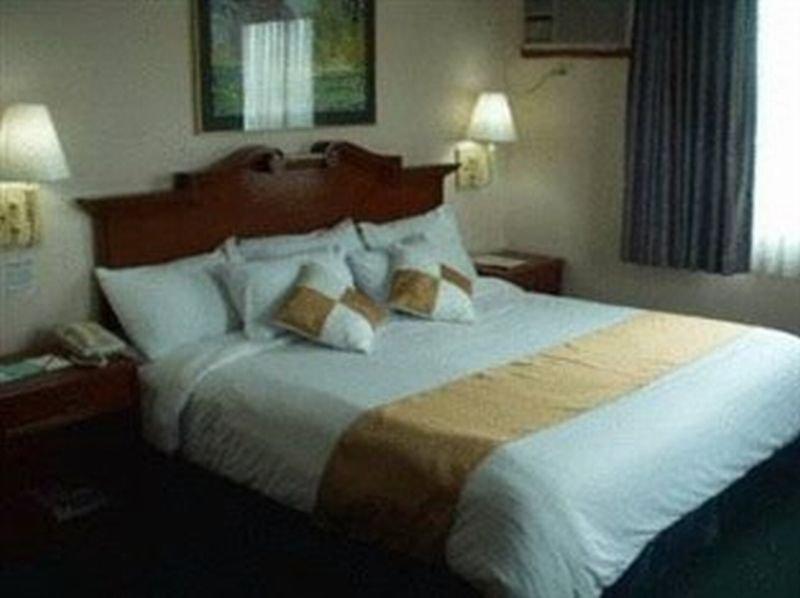 Days Hotel By Wyndham Batangas Екстериор снимка
