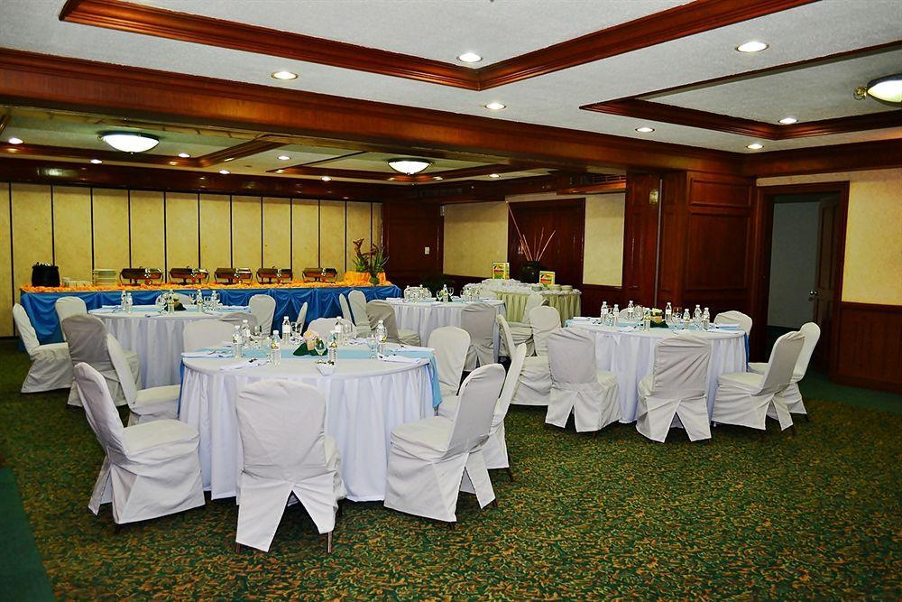 Days Hotel By Wyndham Batangas Екстериор снимка