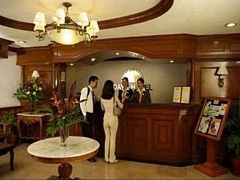 Days Hotel By Wyndham Batangas Екстериор снимка