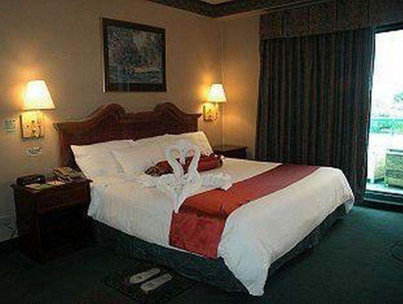 Days Hotel By Wyndham Batangas Екстериор снимка