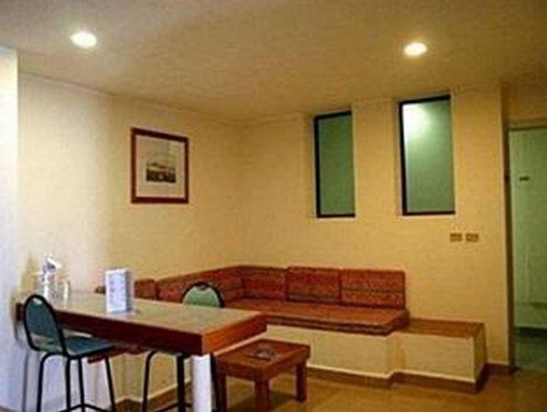 Days Hotel By Wyndham Batangas Екстериор снимка