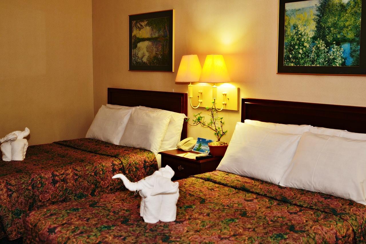 Days Hotel By Wyndham Batangas Екстериор снимка