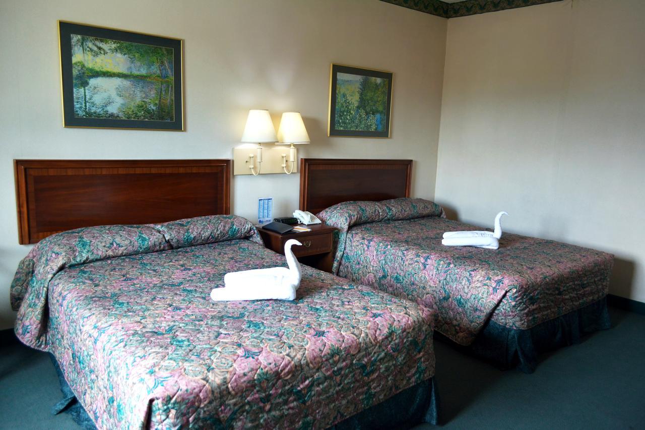 Days Hotel By Wyndham Batangas Екстериор снимка