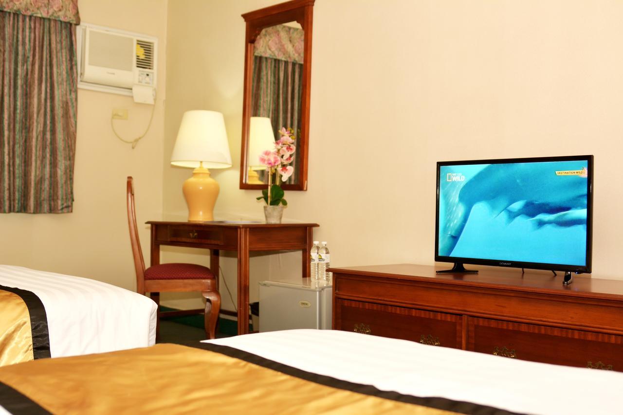 Days Hotel By Wyndham Batangas Екстериор снимка