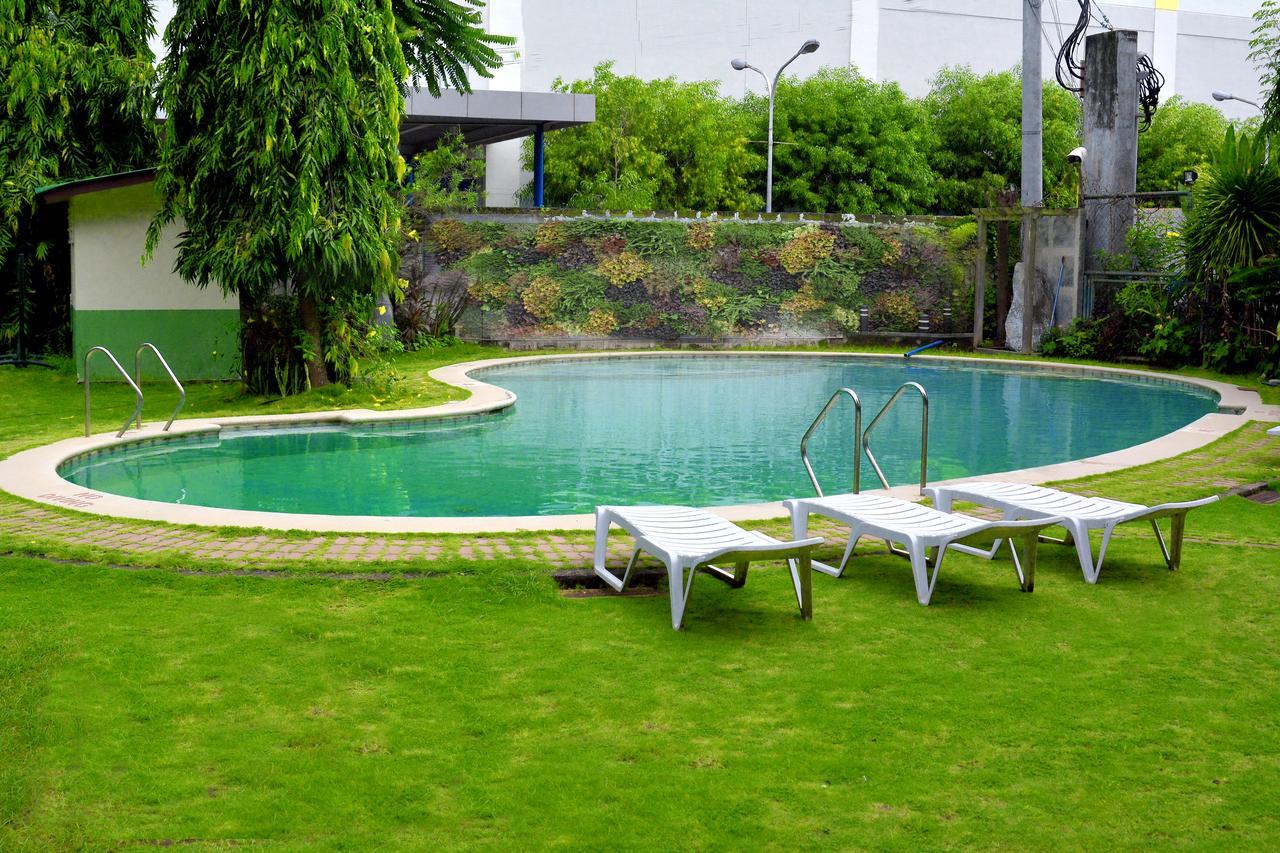 Days Hotel By Wyndham Batangas Екстериор снимка