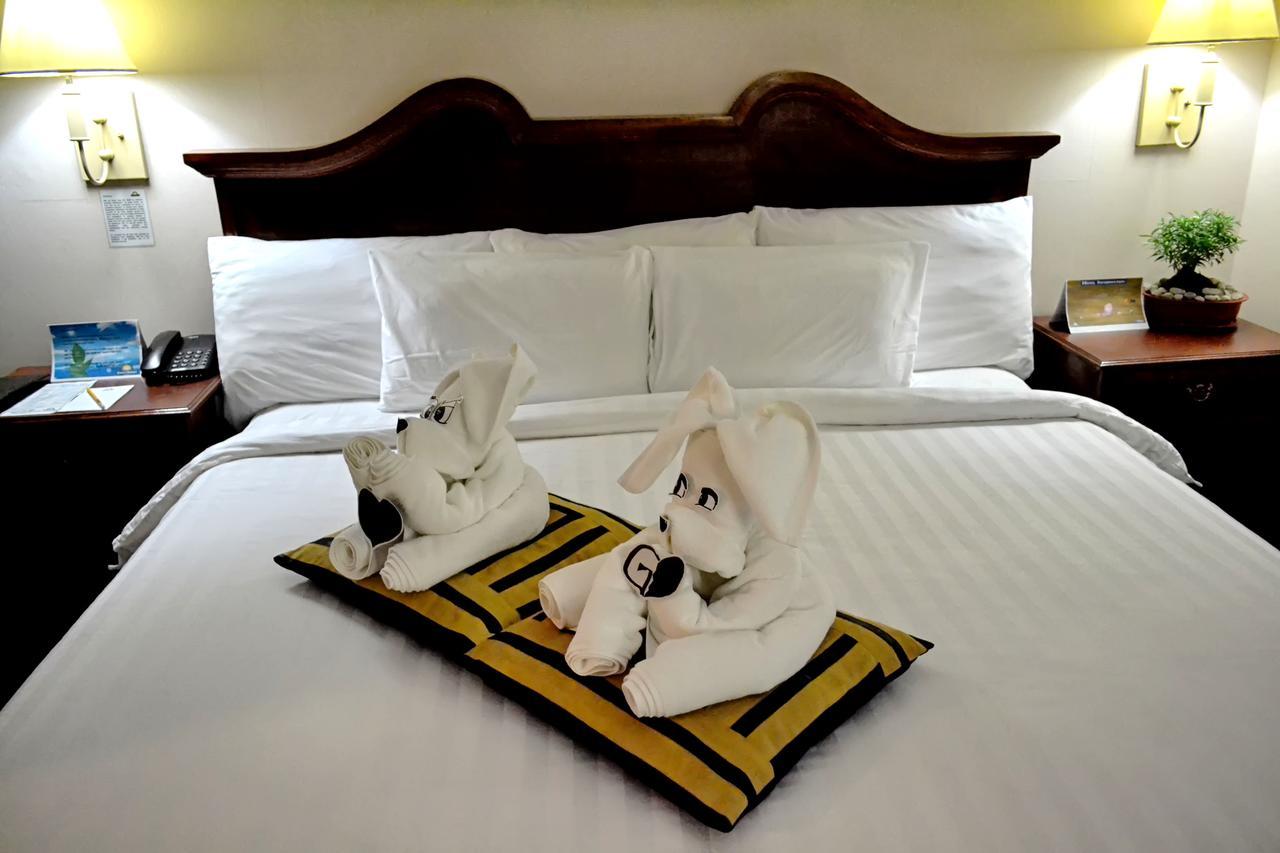 Days Hotel By Wyndham Batangas Екстериор снимка