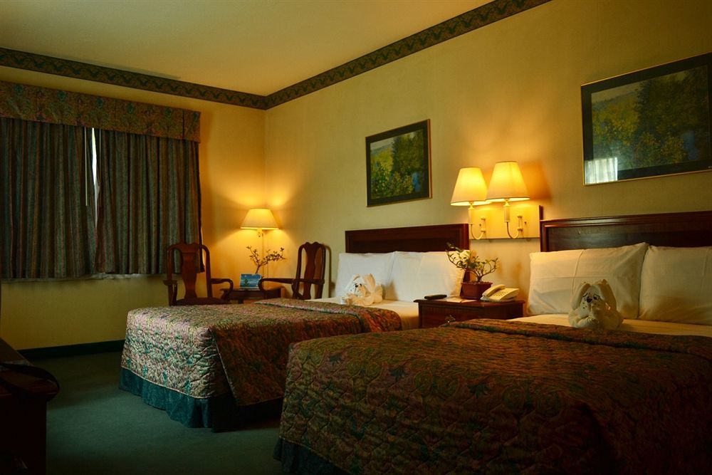 Days Hotel By Wyndham Batangas Екстериор снимка